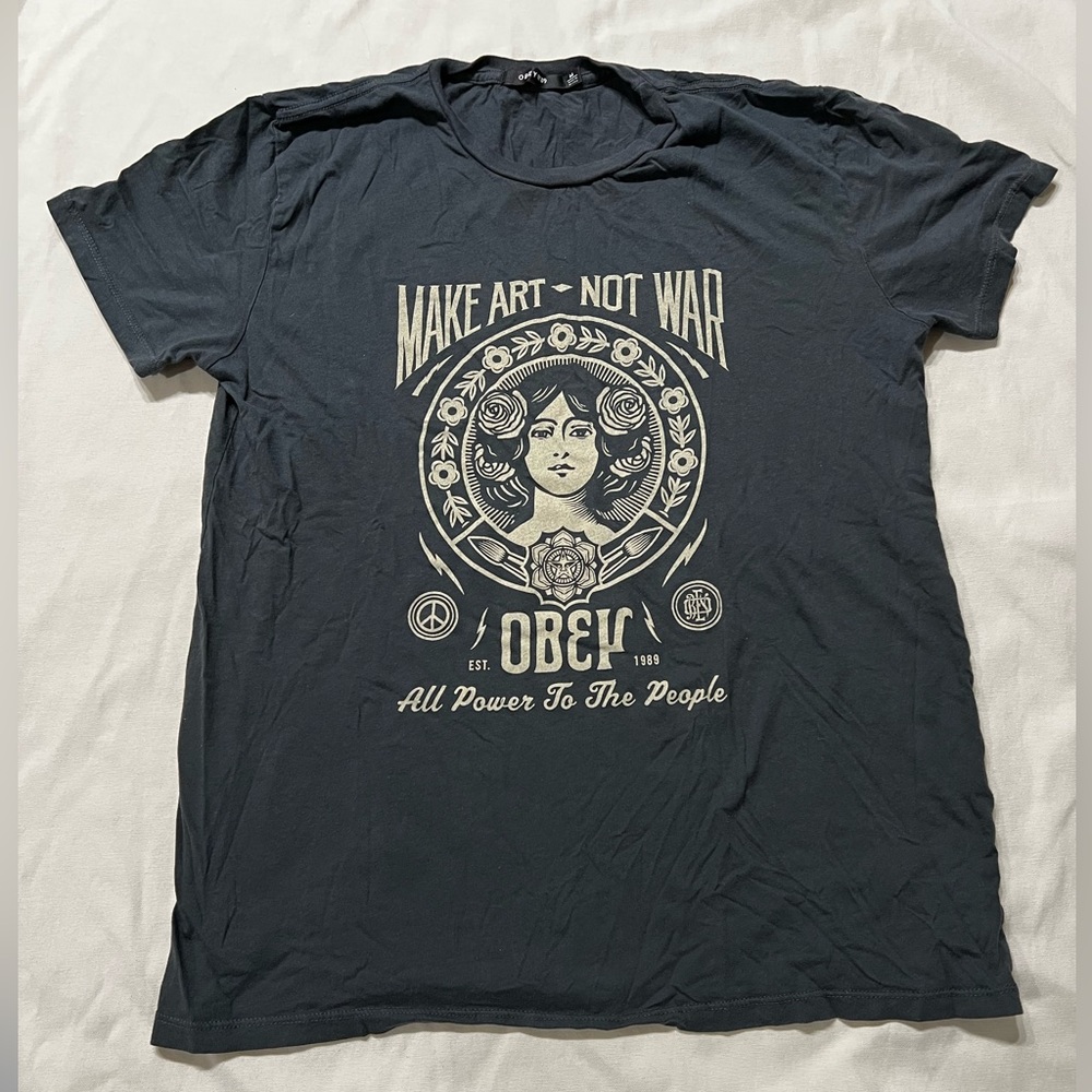 Women’s OBEY dark gray tshirt tee preowned Medium